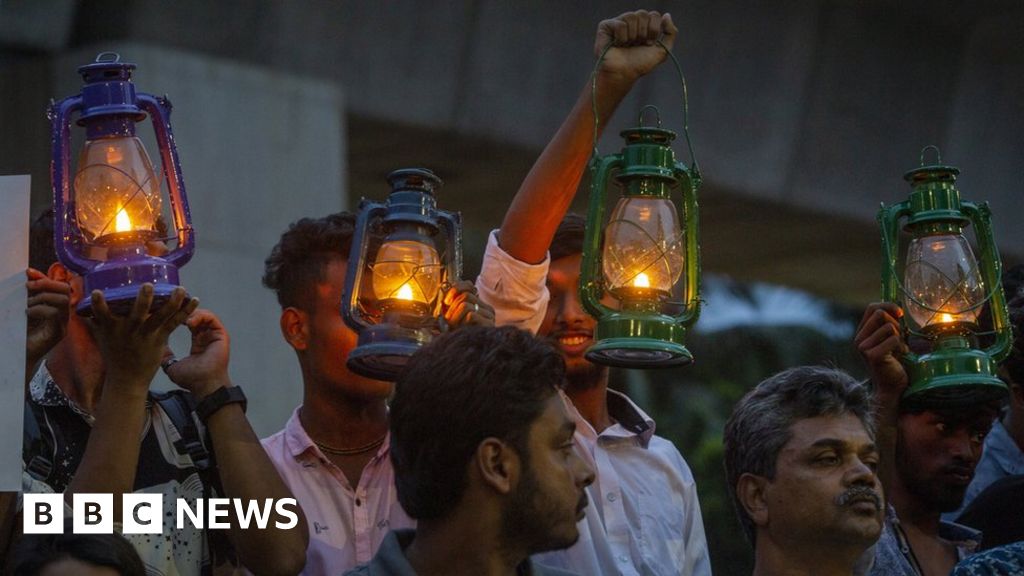 Bangladeshs dictator flees leaving behind a dangerous vacuum