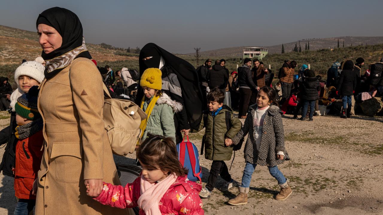 Turkey is trying to deport syrian refugees back to a war zone