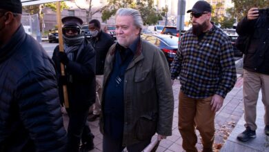 Steve bannon must report to prison republicans woo minorities