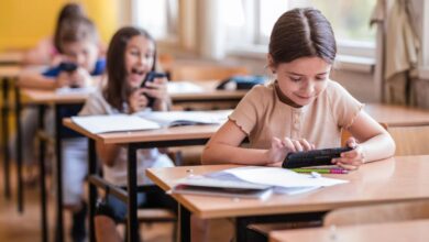 American parents want their children to have phones in schools