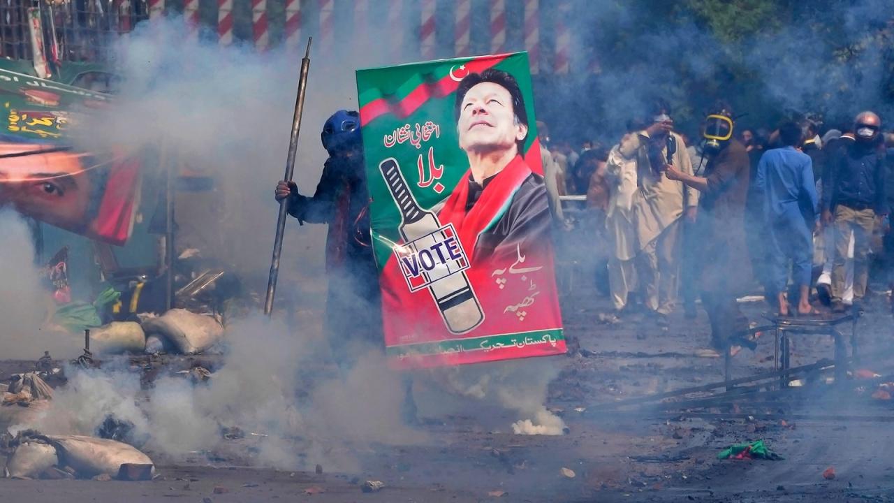 Imran khan comes under further pressure in pakistan