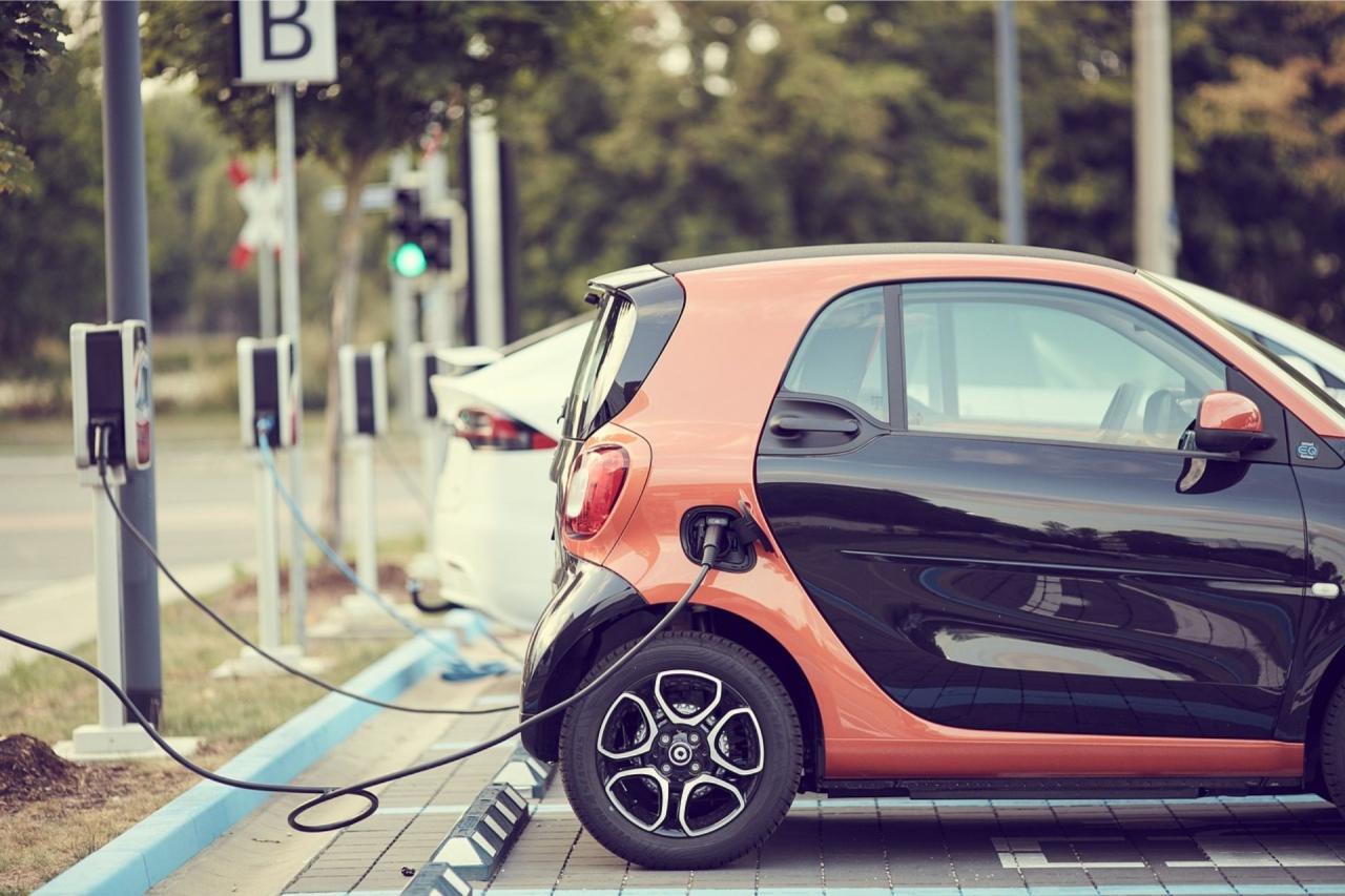 Why fully electric vehicles will beat hybrid cars