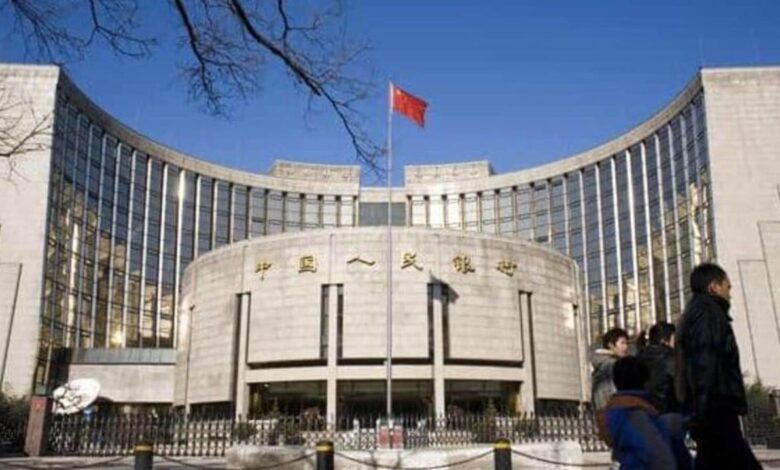 Chinas central bank tries to save the economy and the stockmarket