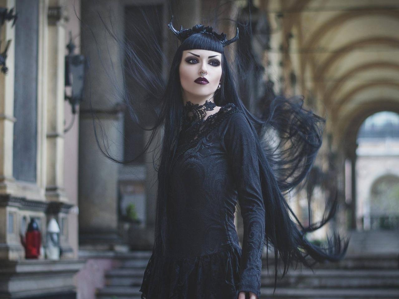 Goth mademoiselle