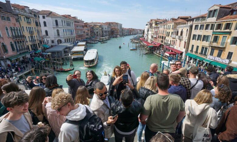 Venices new admission fee cannot curb overtourism