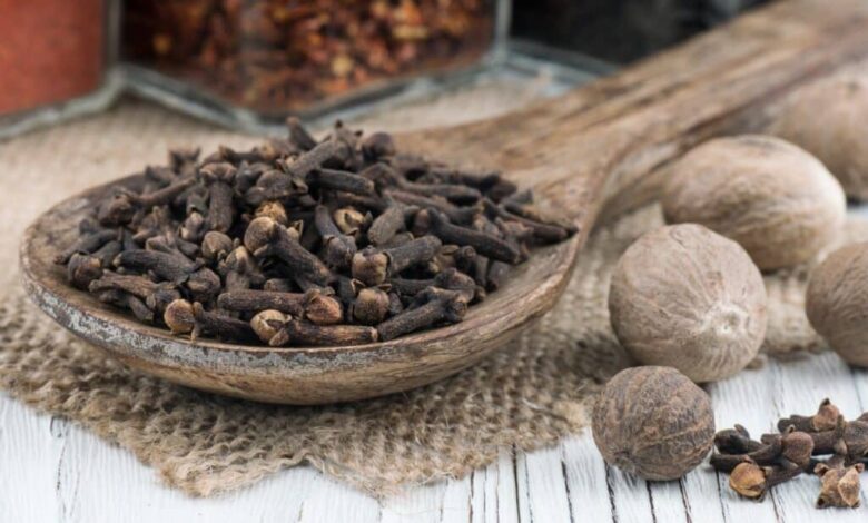 Cloves nutmeg