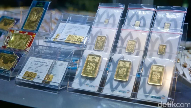 Antam Gold Prices See Modest Retreat After Two-Day Surge, Market Eyes Global Cues Amidst Local Volatility