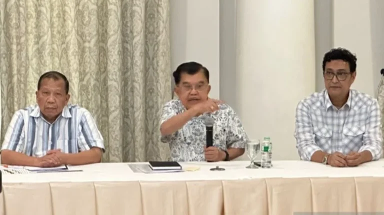 Jusuf Kalla Considers Legal Recourse Following Blasphemy Allegations Over UGM Sermon.