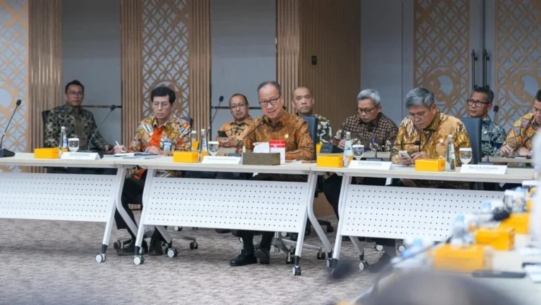Kumpulkan Industri Hulu-Hilir, Menperin Jaga Stabilitas Pasokan Plastik