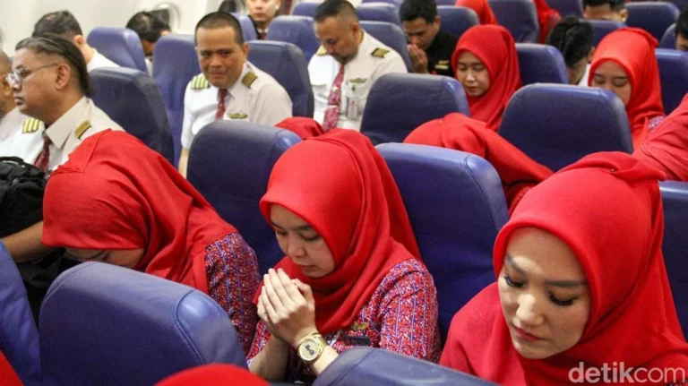 Lion Air Cabin Crew Express Resilience and Commitment as Global Hajj Operations Commence Amidst Rising Middle East Geopolitical Tensions