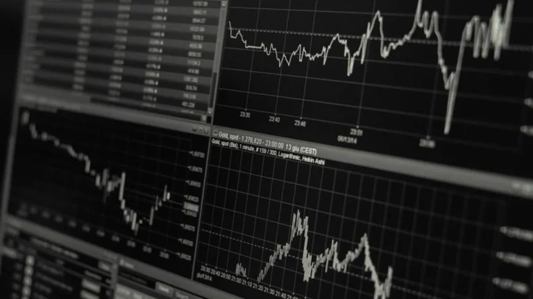 Navigating Economic Turmoil: Five Fatal Errors Beginner Investors Must Avoid During a Crisis