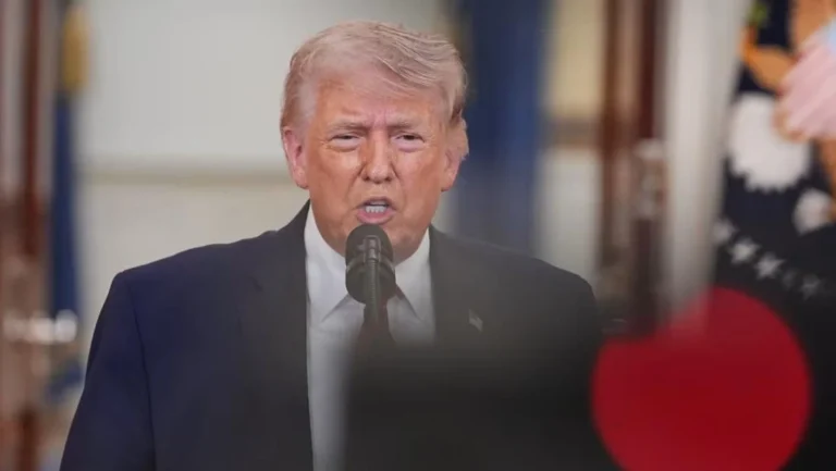 Trump Ancam Hancurkan Kapal-kapal Iran yang Dekati Blokade Selat Hormuz