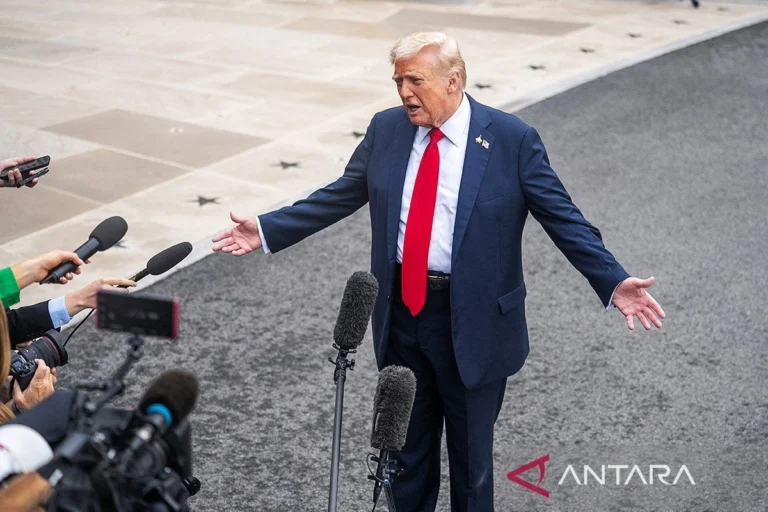 Trump Declares Cuba Unable to Survive Without Venezuelan Oil Support Following US Intervention and Detention of Nicolas Maduro