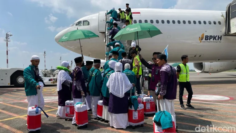 Unabated US-Iran Tensions Lead Airlines to Demand Hajj Flight Ticket Hike