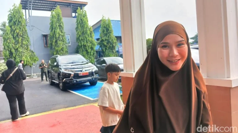 Zaskia Adya Mecca’s Son Testifies in Alleged Military Assault Case at Military Court