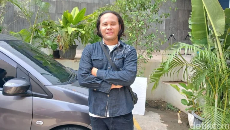 Calvin Dores, Son of Legendary Musician Deddy Dores, Hospitalized with Suspected Heart Attack Amidst Financial Woes