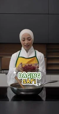Nikita Willy Sparks Online Buzz with Culinary Adventure in a Pristine White Ensemble and a Billion-Rupiah Watch