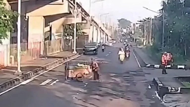 Pajero Sport Driver Flees After Colliding With Pedestrian in Jakarta, Police Launch Manhunt