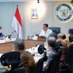 Rupiah Nyungsep ke Rp17.667/USD, Luhut Ingatkan OJK Punya Tugas Tambahan