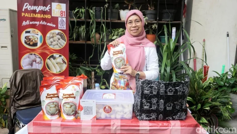 From Palembang’s Culinary Heart to Jakarta’s Bustling Markets: Nyayu Maryati’s Pempek Rafi 81 Success Story