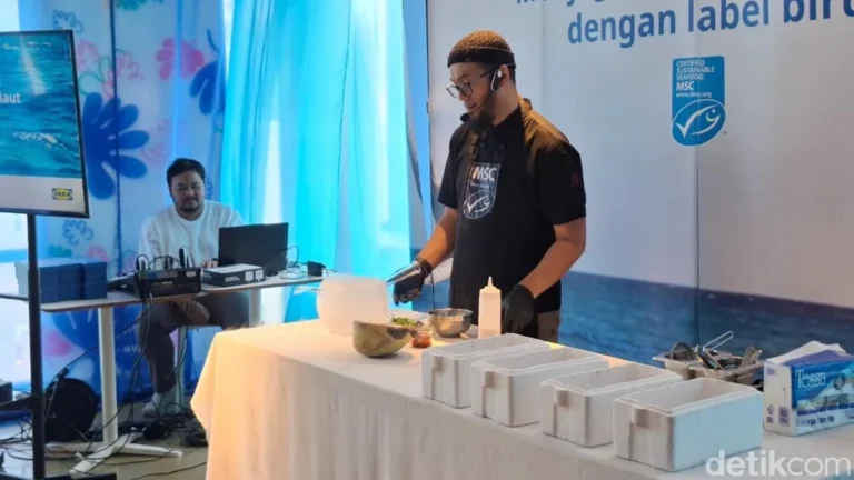 IKEA Indonesia Celebrates World Ocean Day with Sustainable Seafood Campaign and Molecular Gastronomy Experience by Chef Andrian Ishak