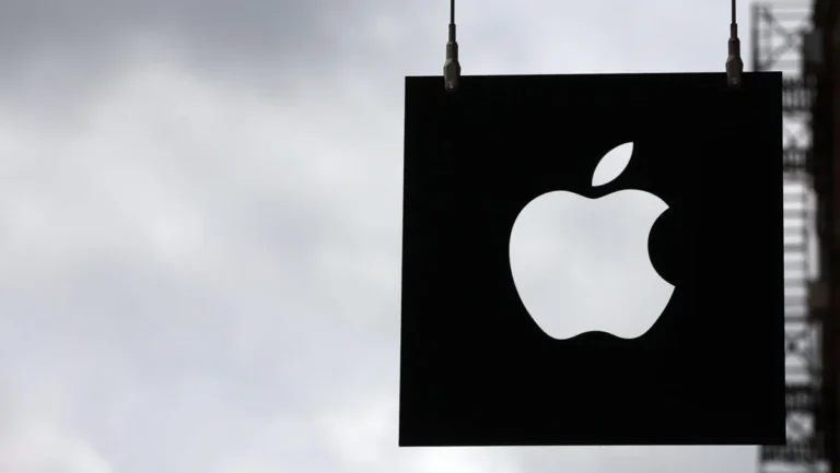 Smartphone Loyalty Reaches Unprecedented Levels as Apple and Google Users Remain Firmly Entrenched in Their Respective Ecosystems