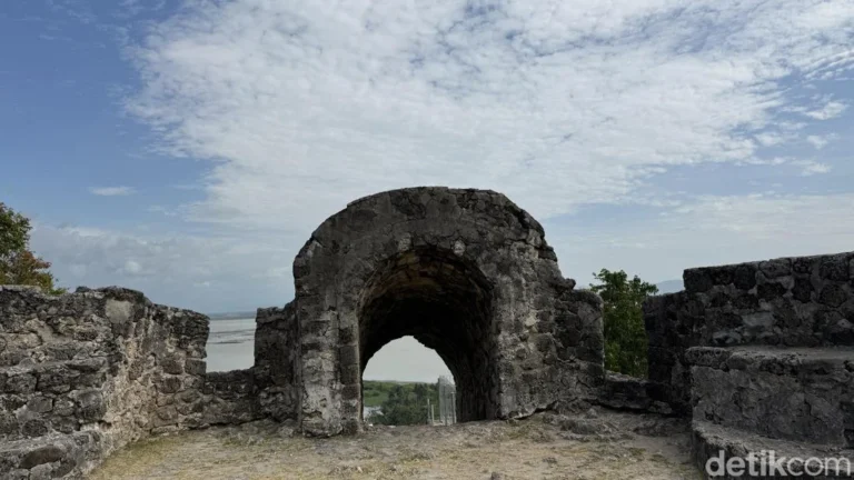 Unveiling the Legends and Architectural Truths of Otanaha Fortress in Gorontalo