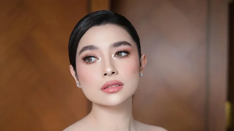 Amanda Rigby Stuns in Soft Glam Makeup and Hian Tjen Gown During Her Wedding to Andre Taulany