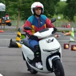 Baterai Bisa Dilepas Ini Motor Listrik yang Bisa Dicas di Rumah