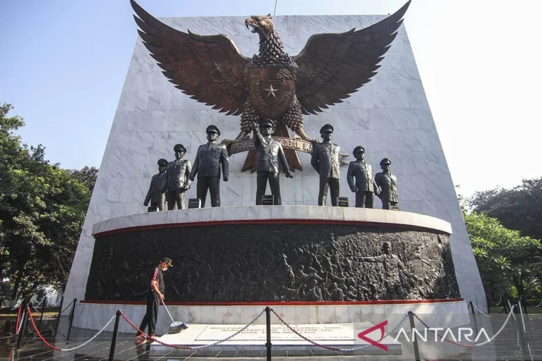 The Rise and Fall of the Indonesian Communist Party: A Historical Overview of Political Transformation and Conflict