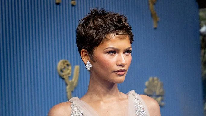 Zendaya Stuns at the 2026 Emmy Awards with a Halle Berry-Inspired Pixie Cut and Custom Prada Gown