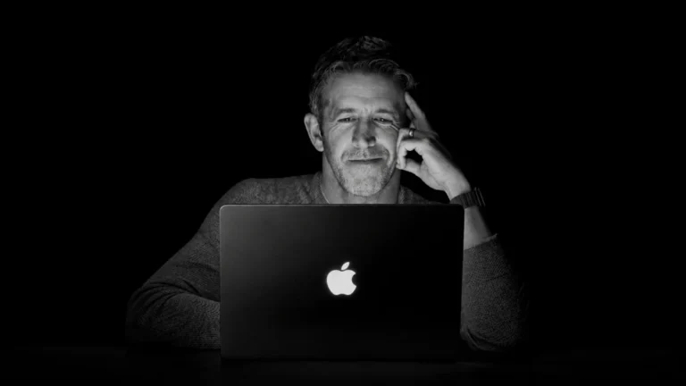 Apple Reintroduces the Iconic Glowing Logo on the New Touchscreen MacBook Pro as a Blend of Nostalgia and Cutting-Edge Innovation