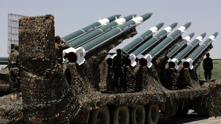 Houthi Klaim Serang Kilang Minyak Terbesar Arab Saudi