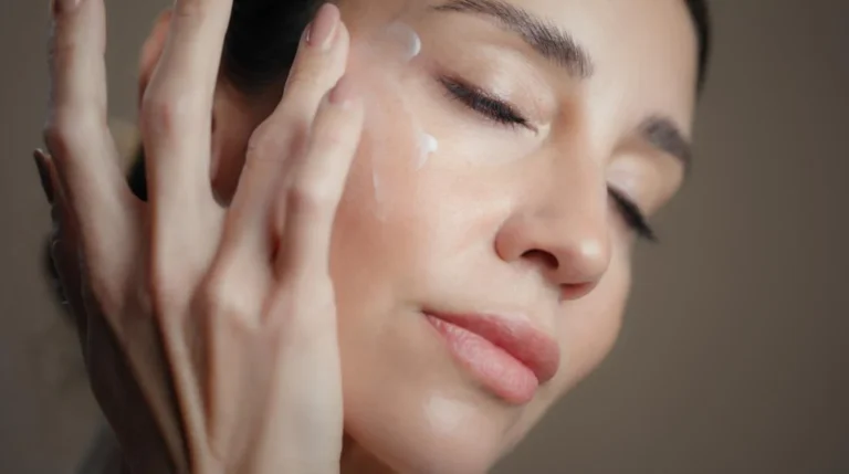 Sering Terlewat! Ini 6 Bagian Tubuh yang Wajib Diolesi Sunscreen