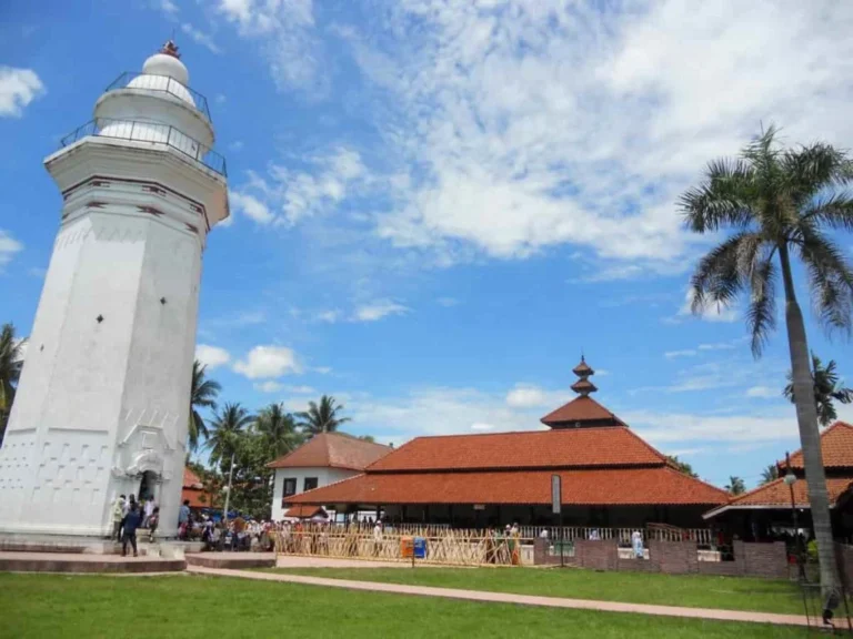 The Historical Evolution and Political Journey of Banten Province: From Regional Marginalization to Administrative Autonomy