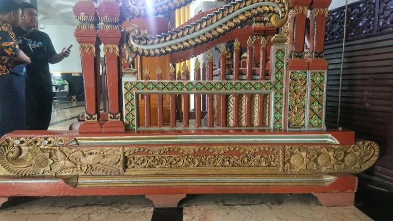 Tracing the Roots of Ngawi: A Historical Exploration of Masjid Agung and Makam Kauman